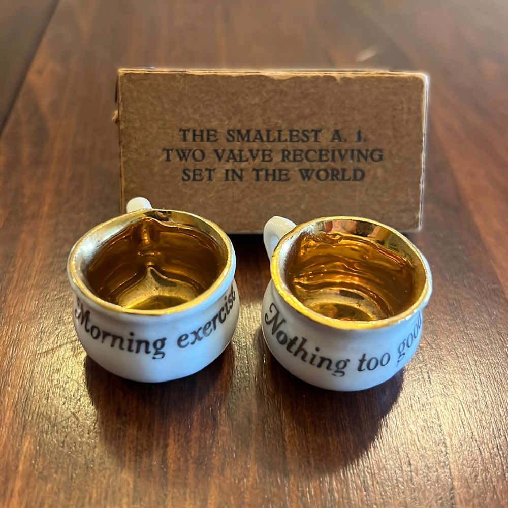 The smallest A. 1. Two valve receiving set in the world